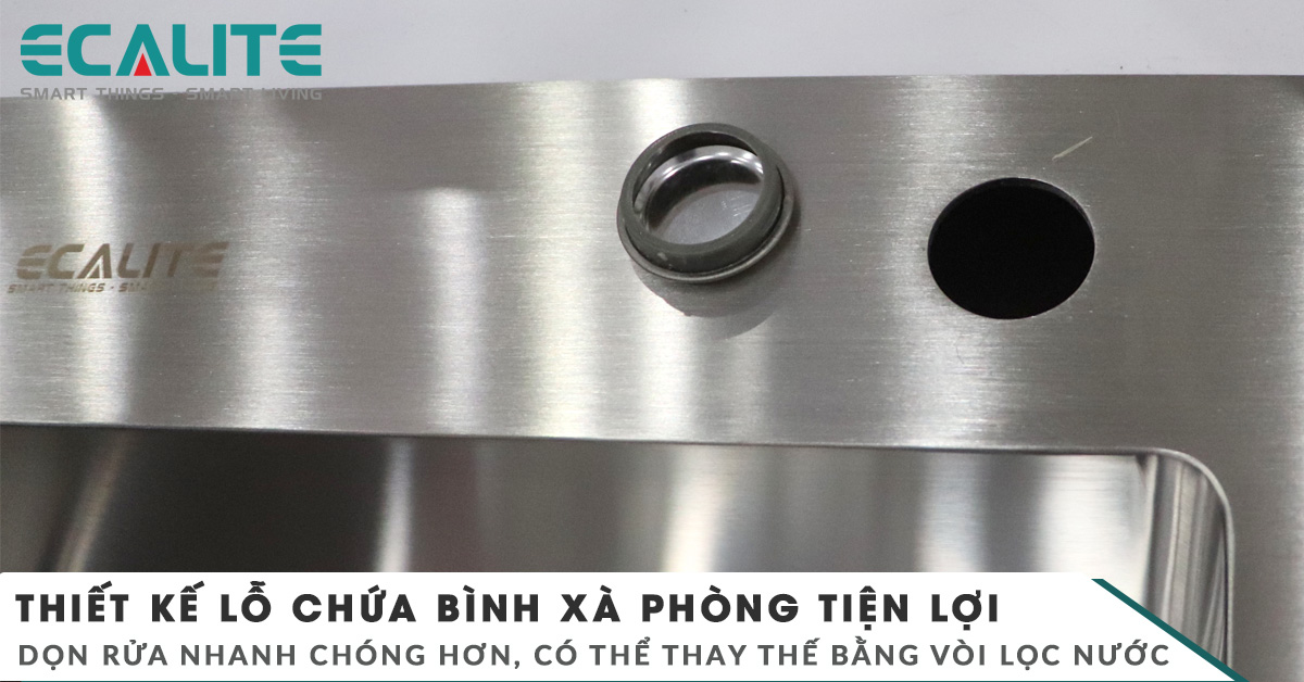 Sản phẩm được thiết kế thêm lỗ chứa bình xà phòng tiện lợi