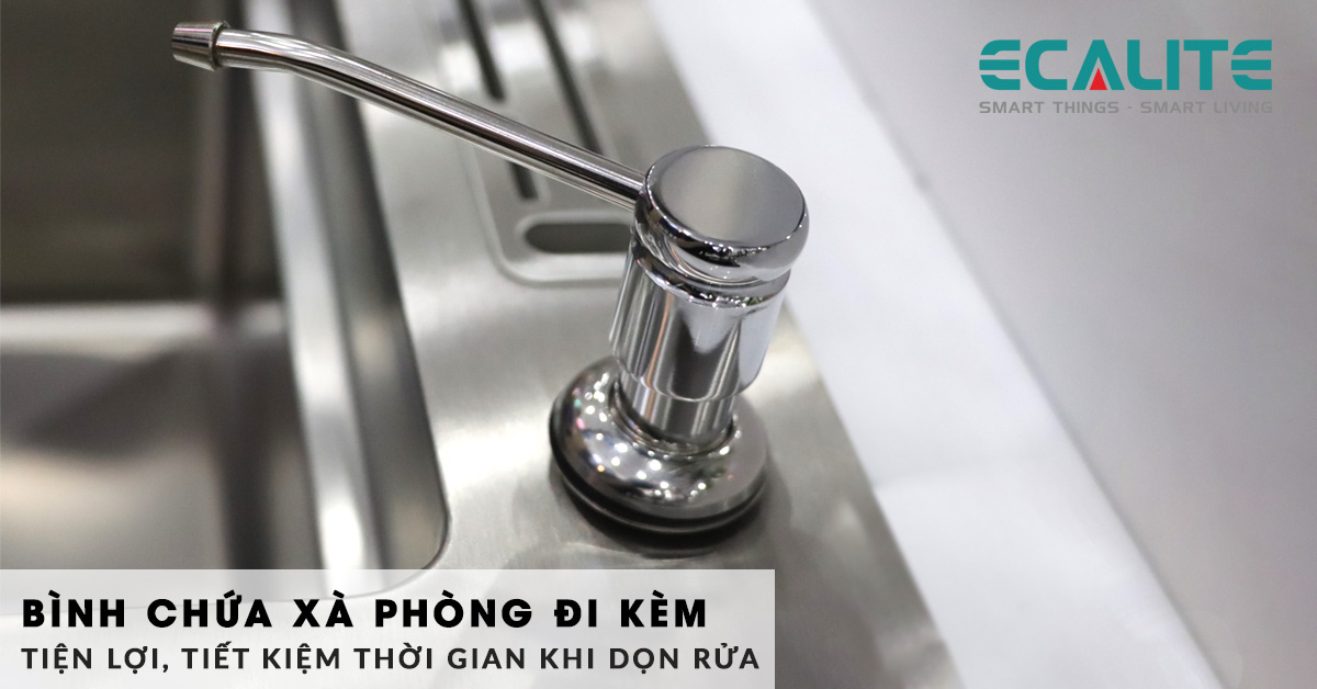 Đi kèm với chậu rửa bát Ecalite ESD-8248HS là bình chứa xà phòng 