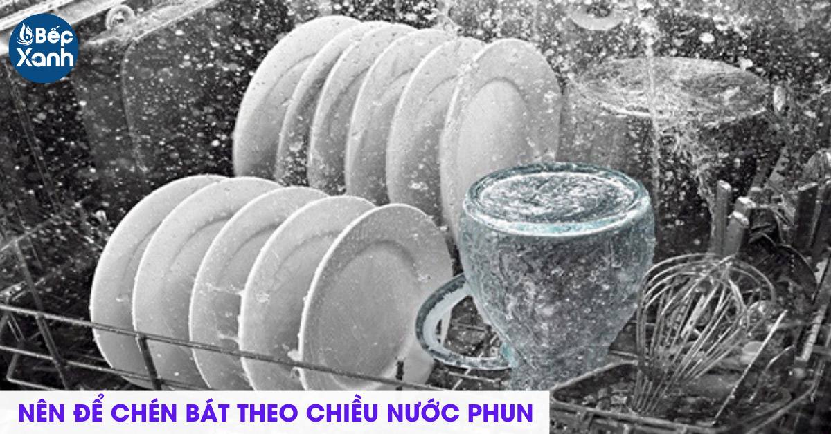 Nên để chén bát theo chiều nước phun